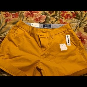 Old navy size 6 mustard yellow shorts